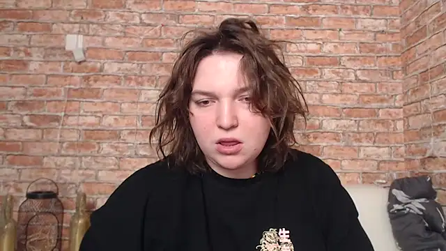 Amelia Kiss  online show from 02.18.25