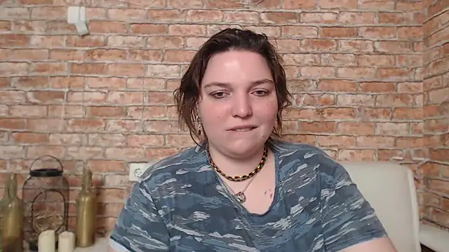 Amelia Kiss  online show from 02.21.25