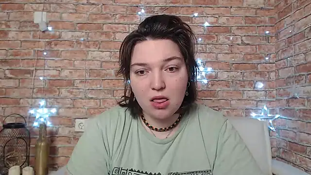 Amelia Kiss  online show from 02.28.25