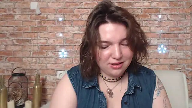 Amelia Kiss  online show from 03.20.25