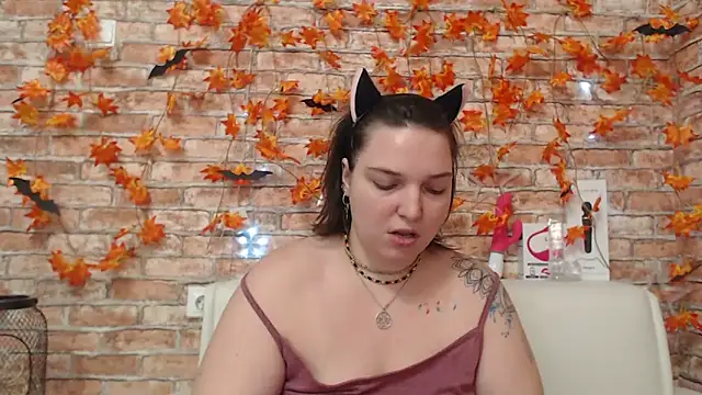 Amelia Kiss  online show from 10.28.25