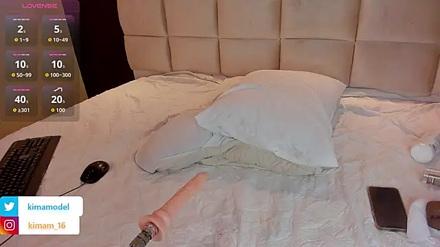 Snapshot of Kima1_ chatting on 09.29.25 Kima1  online show from 09.29.25