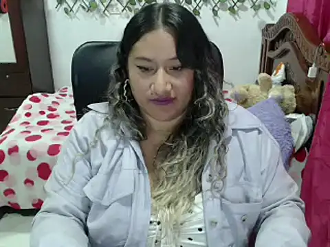 Snapshot of EmilyLove1014 chatting on 12.02.24 EmilyLove1014 online show from 12.02.24