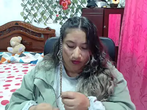 Snapshot of EmilyLove1014 chatting on 12.23.24 EmilyLove1014 online show from 12.23.24