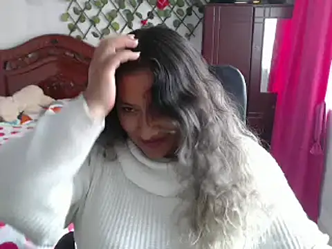 Snapshot of EmilyLove1014 chatting on 12.28.24 EmilyLove1014 online show from 12.28.24