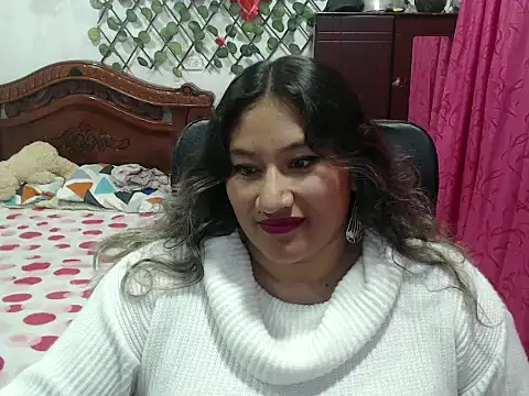 Snapshot of EmilyLove1014 chatting on 12.29.24 EmilyLove1014 online show from 12.29.24