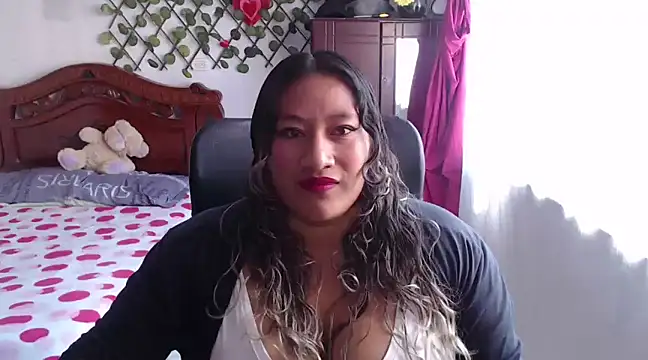 Snapshot of EmilyLove1014 chatting on 01.07.25 EmilyLove1014 online show from 01.07.25