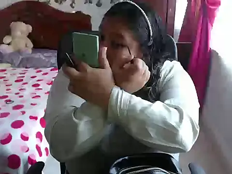 Snapshot of EmilyLove1014 chatting on 01.10.25 EmilyLove1014 online show from 01.10.25