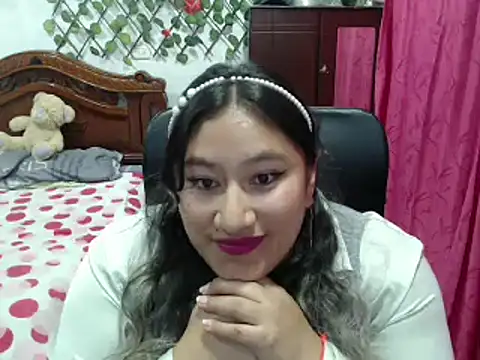 Snapshot of EmilyLove1014 chatting on 01.11.25 EmilyLove1014 online show from 01.11.25