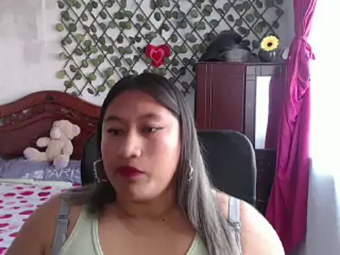 Snapshot of EmilyLove1014 chatting on 01.12.25 EmilyLove1014 online show from 01.12.25