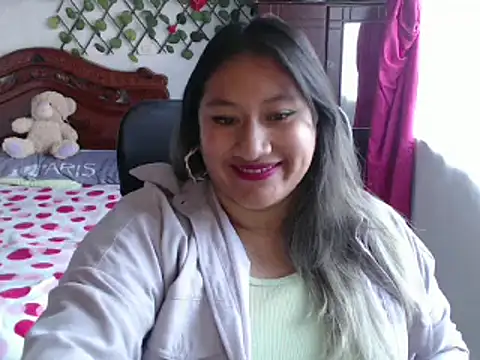 Snapshot of EmilyLove1014 chatting on 01.12.25 EmilyLove1014 online show from 01.12.25