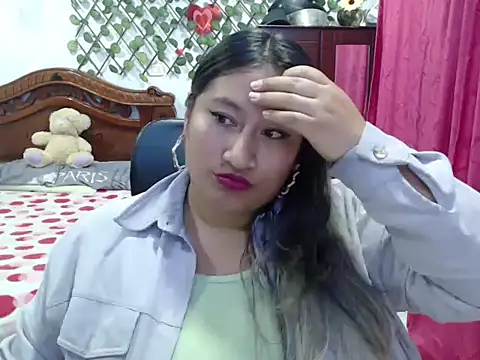 Snapshot of EmilyLove1014 chatting on 01.13.25 EmilyLove1014 online show from 01.13.25