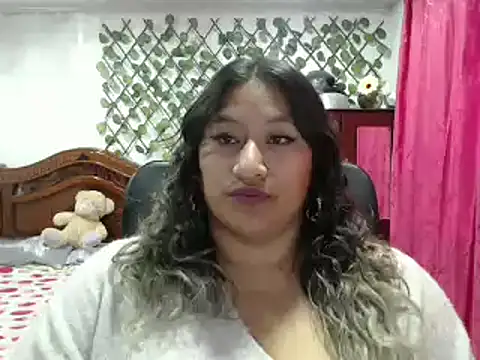 Snapshot of EmilyLove1014 chatting on 01.13.25 EmilyLove1014 online show from 01.13.25