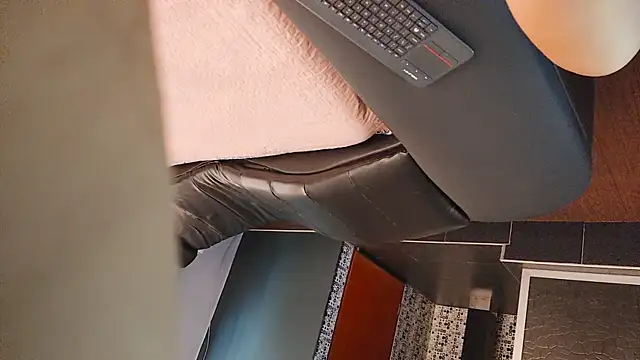 Snapshot of Alaia_sam chatting on 11.07.25 Alaia sam online show from 11.07.25