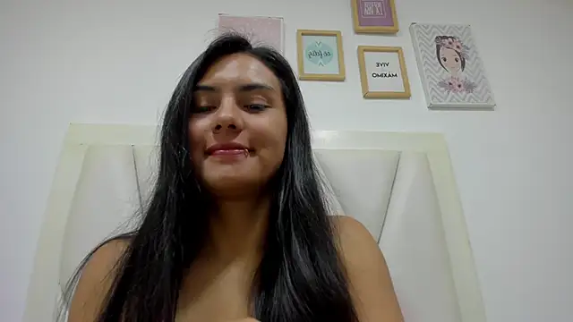 atilanadiaz7 online show from 02.17.26