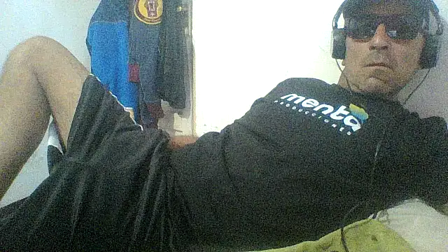 Snapshot of cartiagiz chatting on 11.30.25 cartiagiz online show from 11.30.25