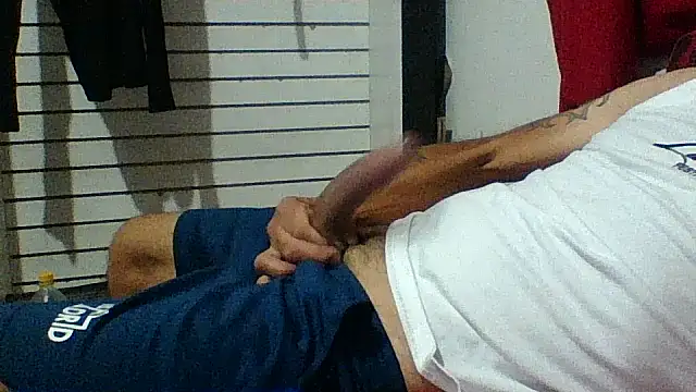 Snapshot of cartiagiz chatting on 12.15.25 cartiagiz online show from 12.15.25