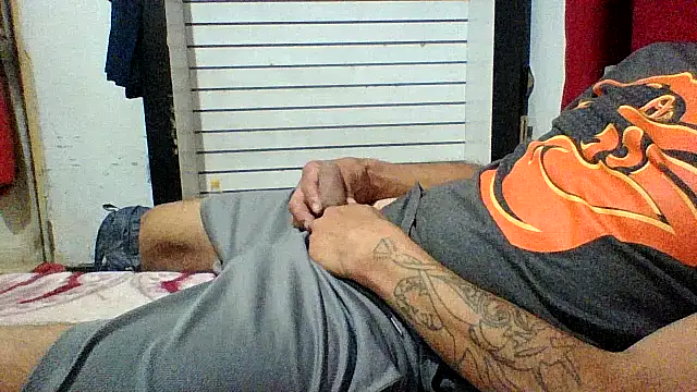 Snapshot of cartiagiz chatting on 12.19.25 cartiagiz online show from 12.19.25