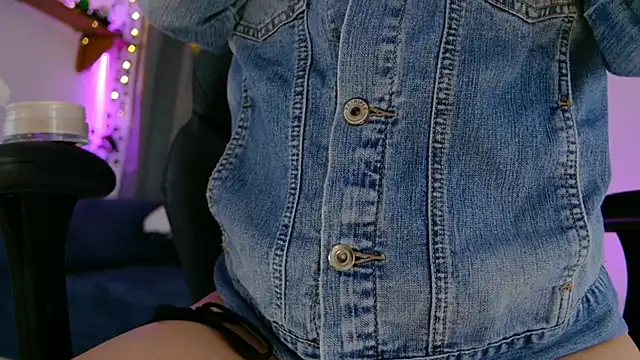 Snapshot of vayolett01_dakotta chatting on 11.29.25 vayolett01 dakotta online show from 11.29.25