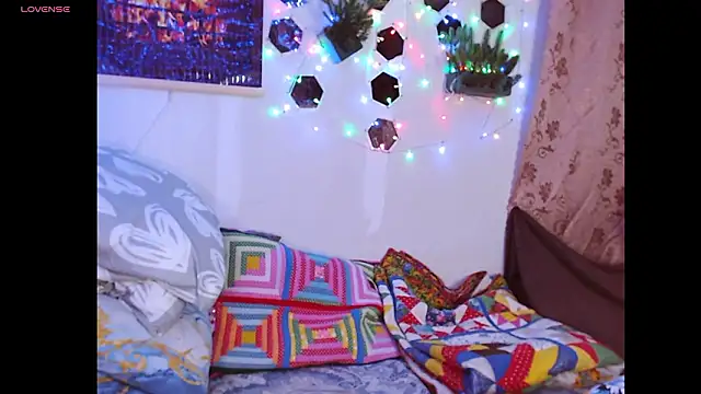 Sakura Green online show from 02.13.26