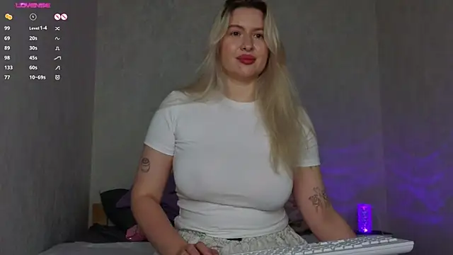 Snapshot of helen_frogg chatting on 10.12.25 helen frogg online show from 10.12.25