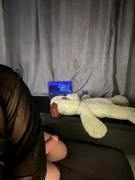 Snapshot of MerlyG chatting on 11.25.25 MerlyG online show from 11.25.25