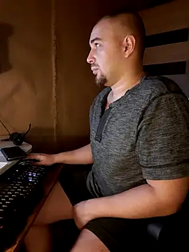 Foxyshaved online show from 01.28.25