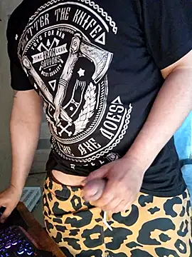 Snapshot of Foxyshaved chatting on 05.17.26 Foxyshaved online show from 05.17.26