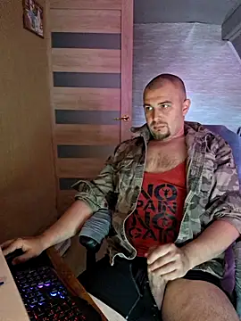 Snapshot of Foxyshaved chatting on 05.20.26 Foxyshaved online show from 05.20.26