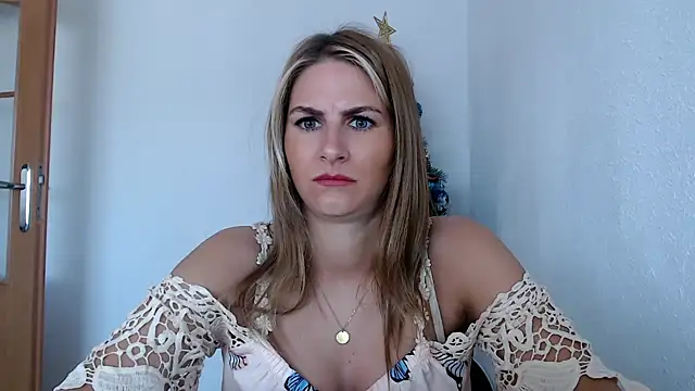 Snapshot of DagmarieFlirt chatting on 01.18.25 DagmarieFlirt online show from 01.18.25