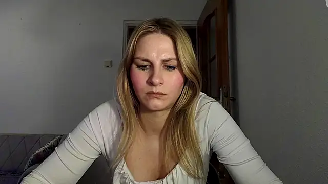 Snapshot of DagmarieFlirt chatting on 03.20.25 DagmarieFlirt online show from 03.20.25