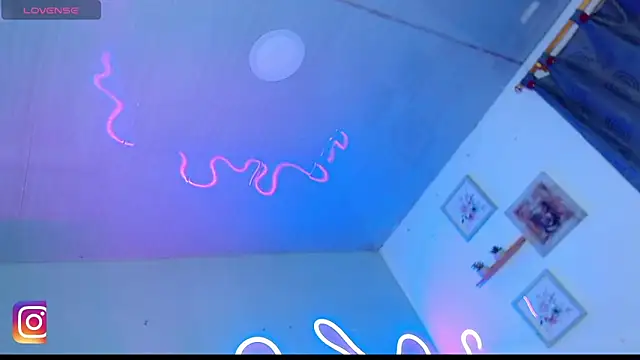 Snapshot of isabelladoll19 chatting on 02.28.26 isabelladoll19 online show from 02.28.26