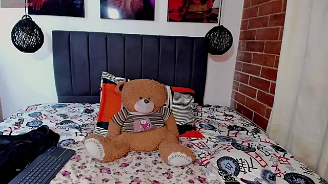 kyliejenner hot online show from 11.02.25