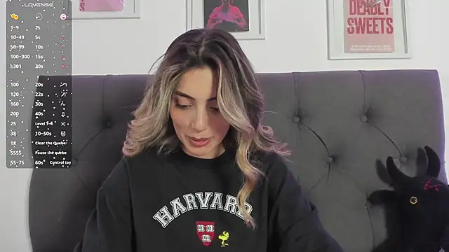 Snapshot of IsadoraGalle_ chatting on 02.13.26 IsadoraGalle online show from 02.13.26