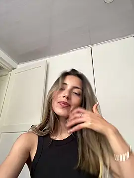Snapshot of IsadoraGalle_ chatting on 04.24.26 IsadoraGalle online show from 04.24.26