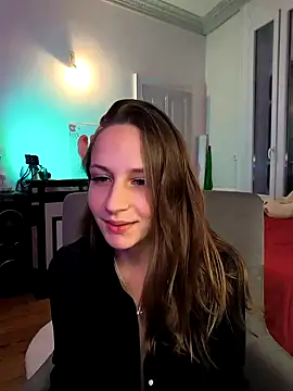 Snapshot of emma4xxx chatting on 12.28.24 emma4xxx online show from 12.28.24
