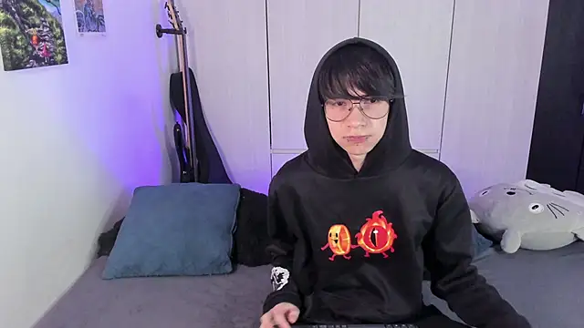 Snapshot of Aventure_Twinks chatting on 12.19.24 Aventure Twinks online show from 12.19.24