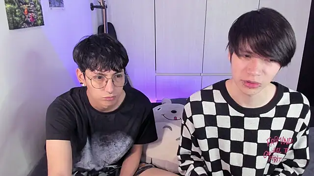 Snapshot of Aventure_Twinks chatting on 01.11.25 Aventure Twinks online show from 01.11.25
