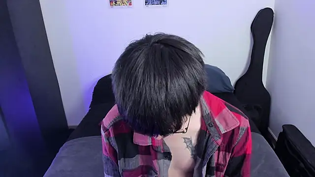 Snapshot of Aventure_Twinks chatting on 10.16.25 Aventure Twinks online show from 10.16.25