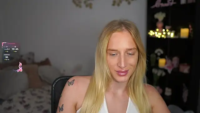 Snapshot of Nicolette__Shea_ chatting on 12.14.24 Nicolette Shea online show from 12.14.24