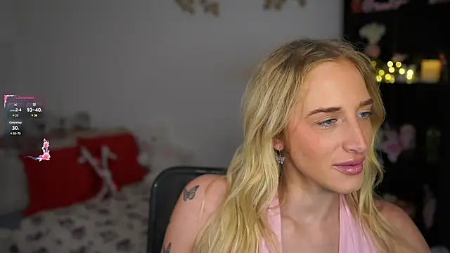 Snapshot of Nicolette__Shea_ chatting on 12.22.24 Nicolette Shea online show from 12.22.24