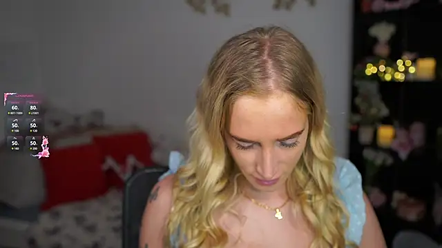 Snapshot of Nicolette__Shea_ chatting on 12.28.24 Nicolette Shea online show from 12.28.24