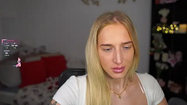 Snapshot of Nicolette__Shea_ chatting on 12.31.24 Nicolette Shea online show from 12.31.24