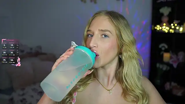 Snapshot of Nicolette__Shea_ chatting on 01.16.25 Nicolette Shea online show from 01.16.25