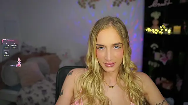 Snapshot of Nicolette__Shea_ chatting on 01.27.25 Nicolette Shea online show from 01.27.25