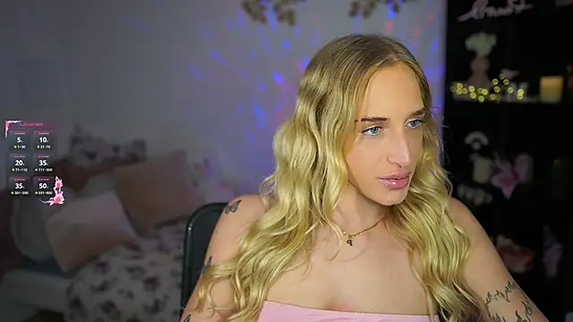 Snapshot of Nicolette__Shea_ chatting on 01.30.25 Nicolette Shea online show from 01.30.25