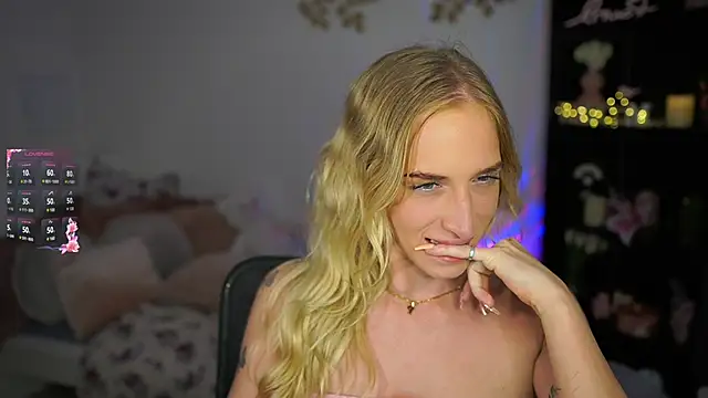 Snapshot of Nicolette__Shea_ chatting on 01.30.25 Nicolette Shea online show from 01.30.25