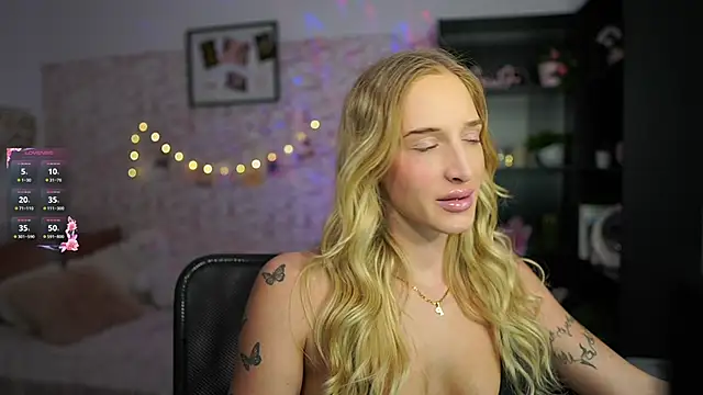 Snapshot of Nicolette__Shea_ chatting on 02.19.25 Nicolette Shea online show from 02.19.25