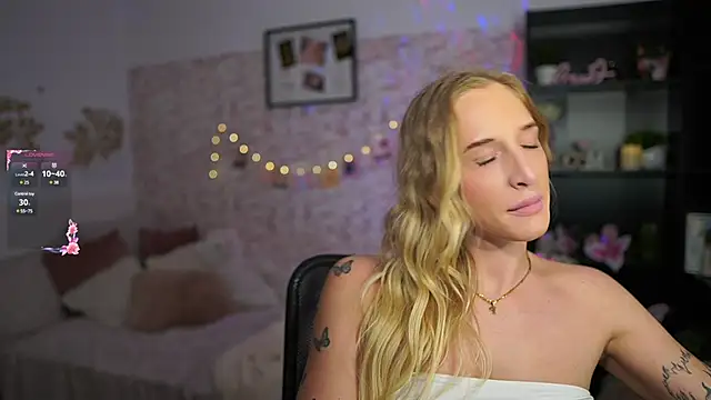 Snapshot of Nicolette__Shea_ chatting on 02.27.25 Nicolette Shea online show from 02.27.25