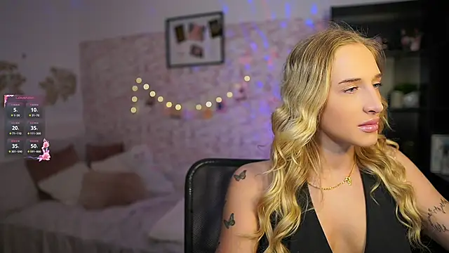 Snapshot of Nicolette__Shea_ chatting on 02.28.25 Nicolette Shea online show from 02.28.25